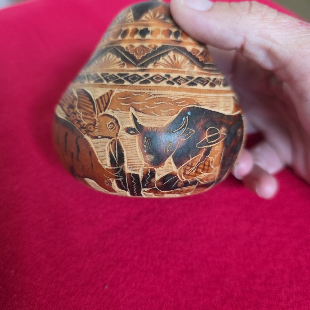 Peruvian Traditional Hand Carved Folk Art Gourd Storyteller Animals